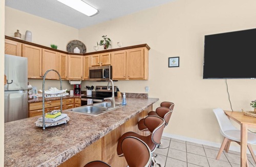 Biltmore Beach House | The Sand Dollar King Bed 6 Min Walk to Beach!