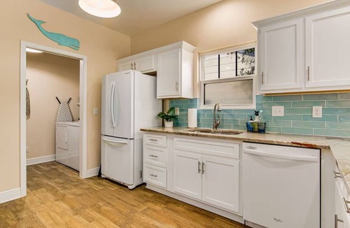 New Warrington House | The Seahorse Cottage- Near NAS/Beaches/Downtown