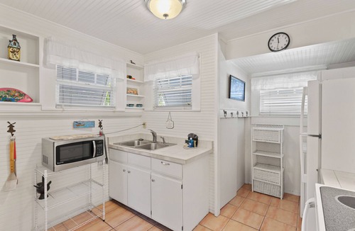 Anna Maria Cottage | The Seashell Cottage – Historic AMI Charm, Modern Comfort, Steps from Beach
