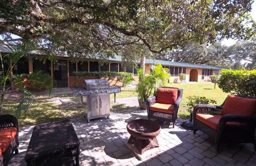 River Ranch Apartment | The Shady Porch 1BR Cottage at Westgate 303