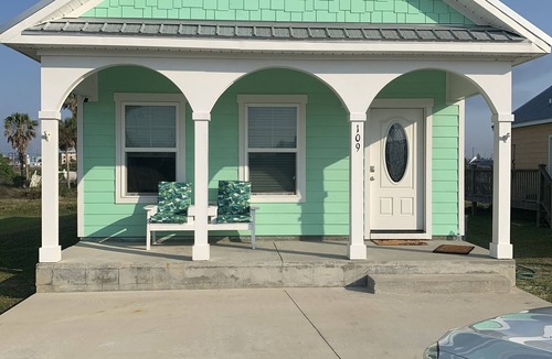 Mexico Beach Cottage | The Shipwreck Cottage is your beach vacation spot!