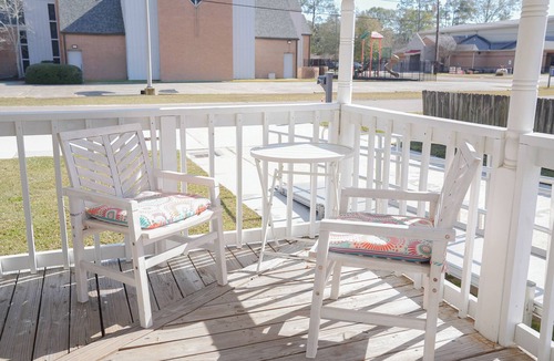 Slidell House | The Southern Porch Cottage Near NOLA & Coast