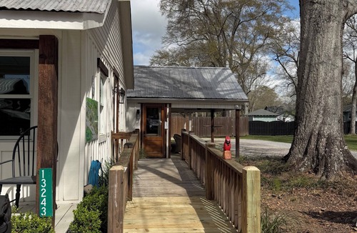 Folsom Apartment | The Stables at Giddy Up Folsom Western Room B