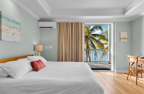 Long Key Hotel | The Stay You’ve Been Looking For! Balcony, Outdoor Pool, Pets Are Welcome!