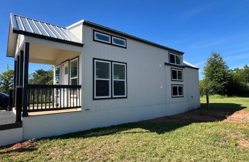 Foley Villa | The Sunflower Villa - 15 Miles from the Beach!