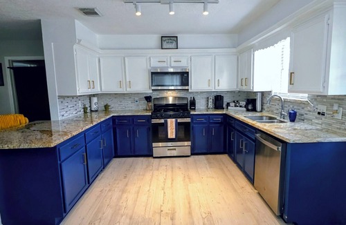 Deer Park House | The Sunny Spot Sleeps 10 Private Pool FREE Wi-Fi