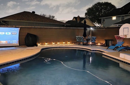 Deer Park House | The Sunny Spot Sleeps 10 Private Pool FREE Wi-Fi
