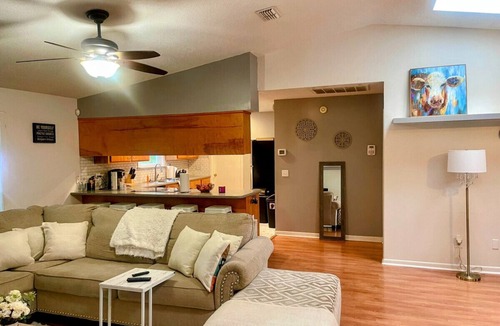 Tallahassee House | The Town & Country - 4BR, 3BA on 1.5 acres