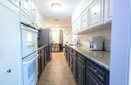 Shreveport House | The Triple Play Getaway 3BR Game Room Sleeps 10