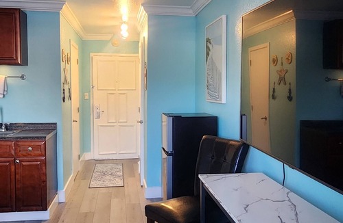 Whitfield Apartment | The Urban Anchor - Sleek Suite @ Sarasota Cay Club