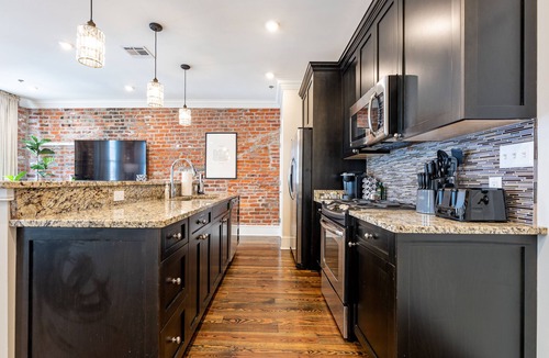French Quarter Apartment | The Vieux - 2B/2B Historic FQ Apt. - 60 Day Min. Rental