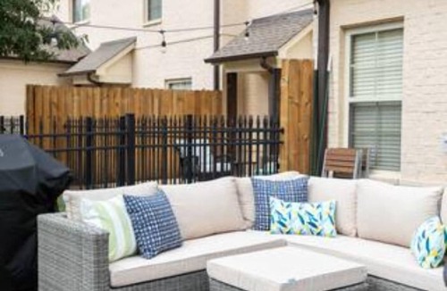 Oxford Condo | The Warren, 3BR Cozy Condo by Velvet Ditch Villas