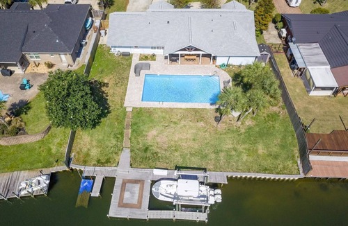 Gulf Breeze House | The Waterway Escape - Spacious 4-bedroom house on the canal