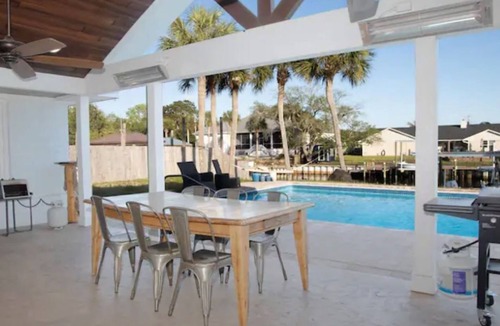 Gulf Breeze House | The Waterway Escape - Spacious 4-bedroom house on the canal