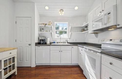 Bay St Louis Cottage | The Weekender cottage with GOLF CART in Old Town!