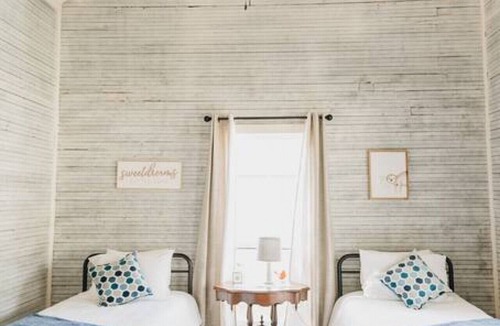 West House | The West Nest Cozy Cottage