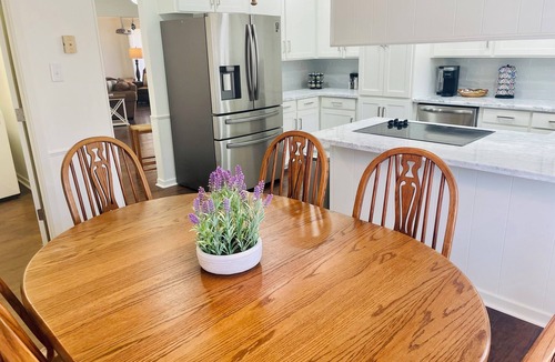 Flowood House | The Whipporwill House at the Rez!⛵️ Pet Friendly!