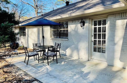 Flowood House | The Whipporwill House at the Rez!⛵️ Pet Friendly!