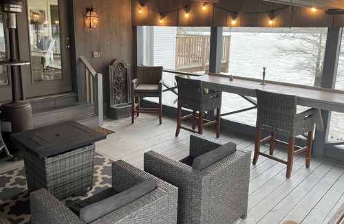 Dundee House | The White House on Moon Lake, amazing view in a comfortable, classy setting
