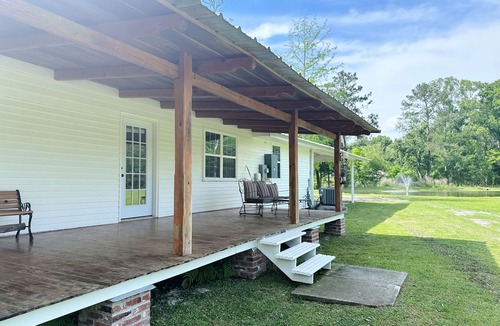 Robert House | The Whitehouse – Louisiana Country Getaway on 8 Peaceful Acres with Pond Views