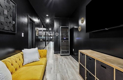Florida Area Apartment | The Who Dat House – Luxury 5BR Saints Retreat