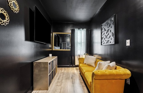 Florida Area Apartment | The Who Dat House – Luxury 5BR Saints Retreat