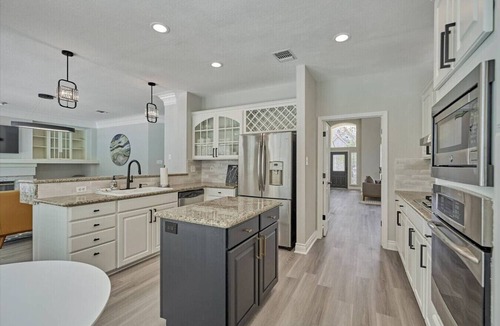 The Woodlands House | The Woodlands Luxury 4BR/3Bath with Heated Pool and Spa