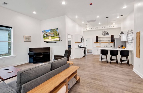 Crestline Heights House | The Woodlawn Retreat: Amazing SAUNA & HOT TUB