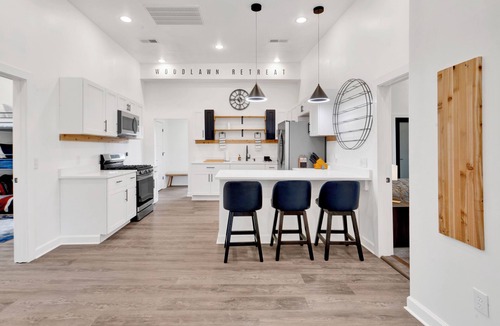 Crestline Heights House | The Woodlawn Retreat: Amazing SAUNA & HOT TUB