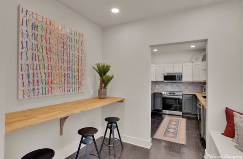 Highland Historic District House | The Work Lodge - Sleeps 12