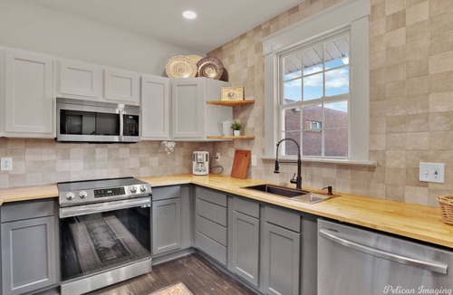 Highland Historic District House | The Work Lodge - Sleeps 12