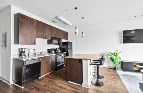 Five Points South Apartment | The Zen Den: Pool & Gym Included 27