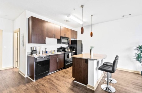 Five Points South Apartment | The Zen Den: Pool & Gym Included 27
