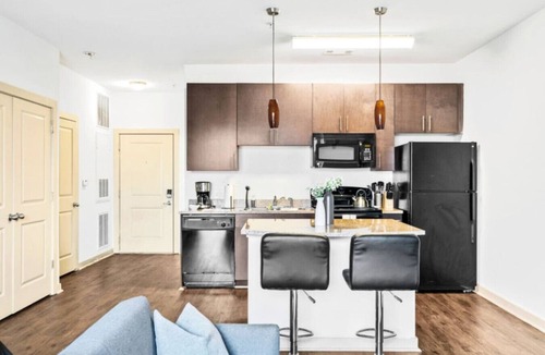 Five Points South Apartment | The Zen Den: Pool & Gym Included 27