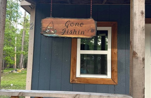 Zavalla Cabin | TheWestStay 2.0 Cozy cabin with WiFi and AC in Zavalla 4 miles to the boat ramp