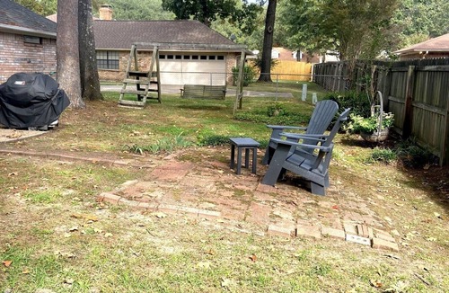 Texarkana House | This 3 bedroom cozy home sleeps 10 and is convenient to shopping and restaurants