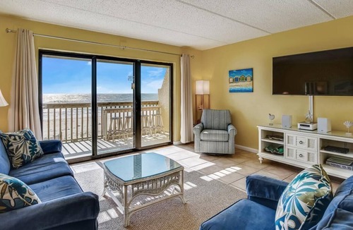 St. George Island Condo | This beautifully remodeled beachfront town home Villa.