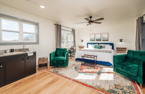 Starkville House | This completely renovated guest house sits on 7 acres of beautiful countryside