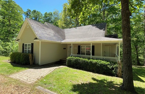 Sardis House | This home is close to Sardis Lake, Batesville, Oxford, Senatobia, and Southaven.