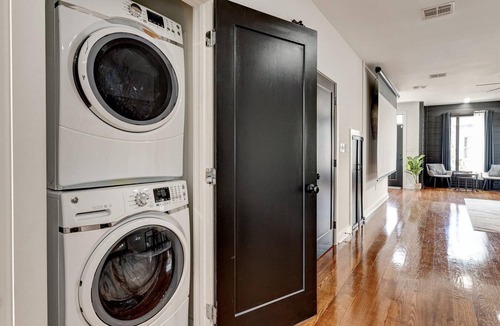 Treme House | This house is a 5 bedroom(s), 3.5 bathrooms, located in New Orleans, LA.