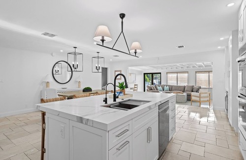 Coral Ridge Isles House | This house is a 3 bedroom(s), 2 bathrooms, located in Fort Lauderdale, FL.