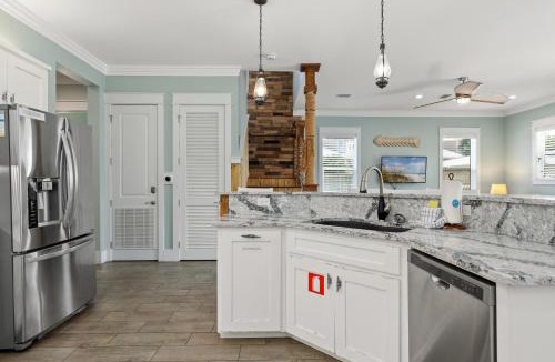 Kiska Beach House | Three Master Bedrooms! Easy Beach Access! Gulf Views