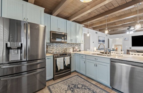 Villa Primera House | Tiki beach house- close to everything!
