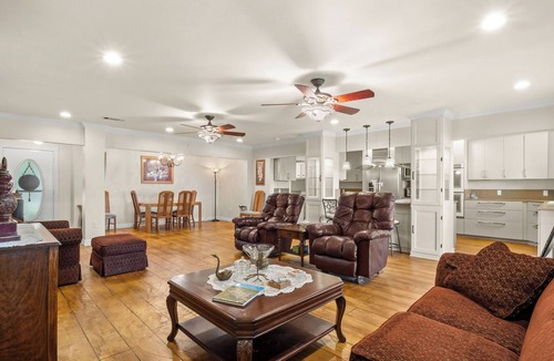 Hemphill House | Toledo Bend Lake House: Peaceful Retreat with Direct Waterfront Access