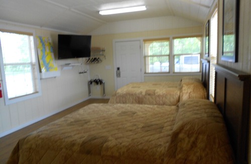Negreet Cabin | Toledo Bend RV Resort and Cabins