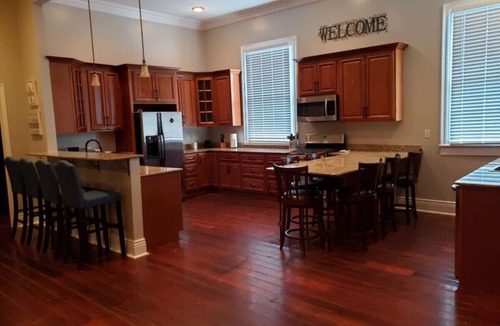 Algiers Point Apartment | Tons of Space,10 Beds,3 1/2 Bath