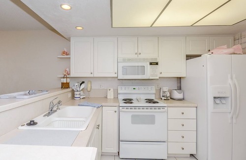 New Smyrna Beach Condo | 🏖️Top Floor Ocean View Retreat with Balcony and Pool, Close to Shopping and Dining | HA508🌊