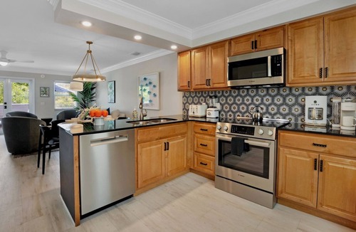 Old Town Condo | *TOP OF OLD TOWN @ DUVAL SQUARE* Renovated Home + LAST KEY SERVICES…