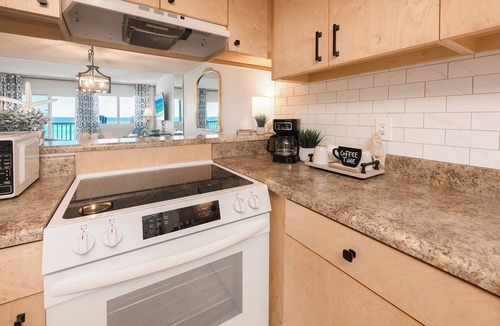 Sunnyside Condo | Totally renovated August 2024, C3 building, 2 bdr. 2bth. Amazing gulf front