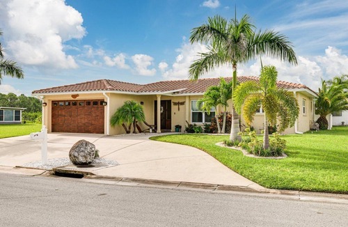 Flor-a-mar House | Traditional Florida Home Ready for Families Enjoyment! Boat Rental Available